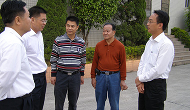 河源市市局黨組書記、市稅務(wù)局局長嚴(yán)貴楊一行蒞臨我司視察指導(dǎo)工作