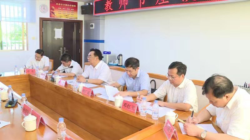 弘揚高尚師德 潛心立德樹人 | 市委書記丁紅都教師節(jié)慰問河源中學實驗學校教師